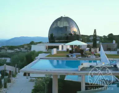 Miles Bron's island property Glass Bow is listed on Zillow for $450 million.