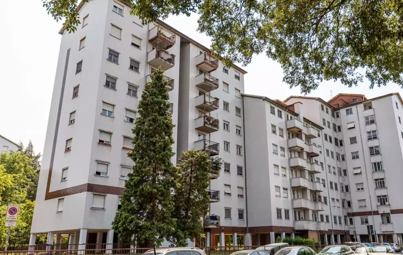 Five bedroom apartment in convenient location of Milan