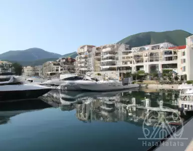 Stan on the sea for 45.000 euros in Montenegro: where is the lowest price per square meter in Becici and Budva.