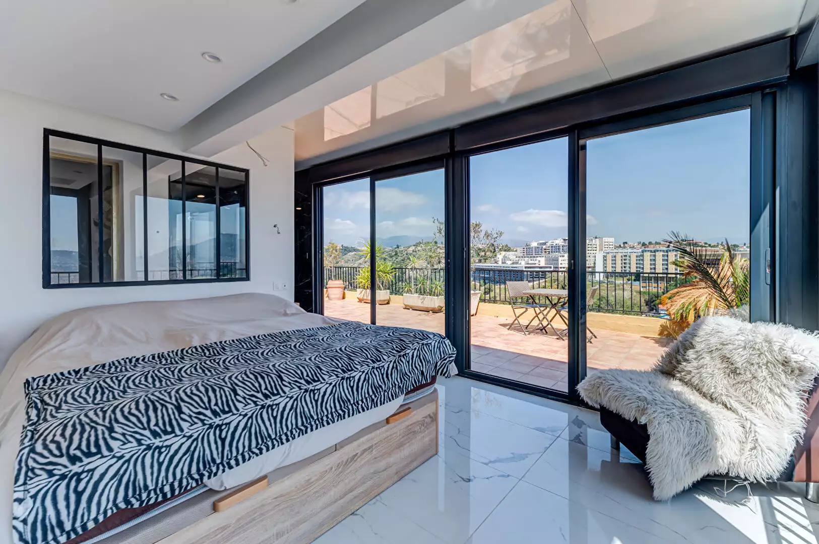 French Cote d'Azur: 3 bedroom duplex for sale in the heart of Nice