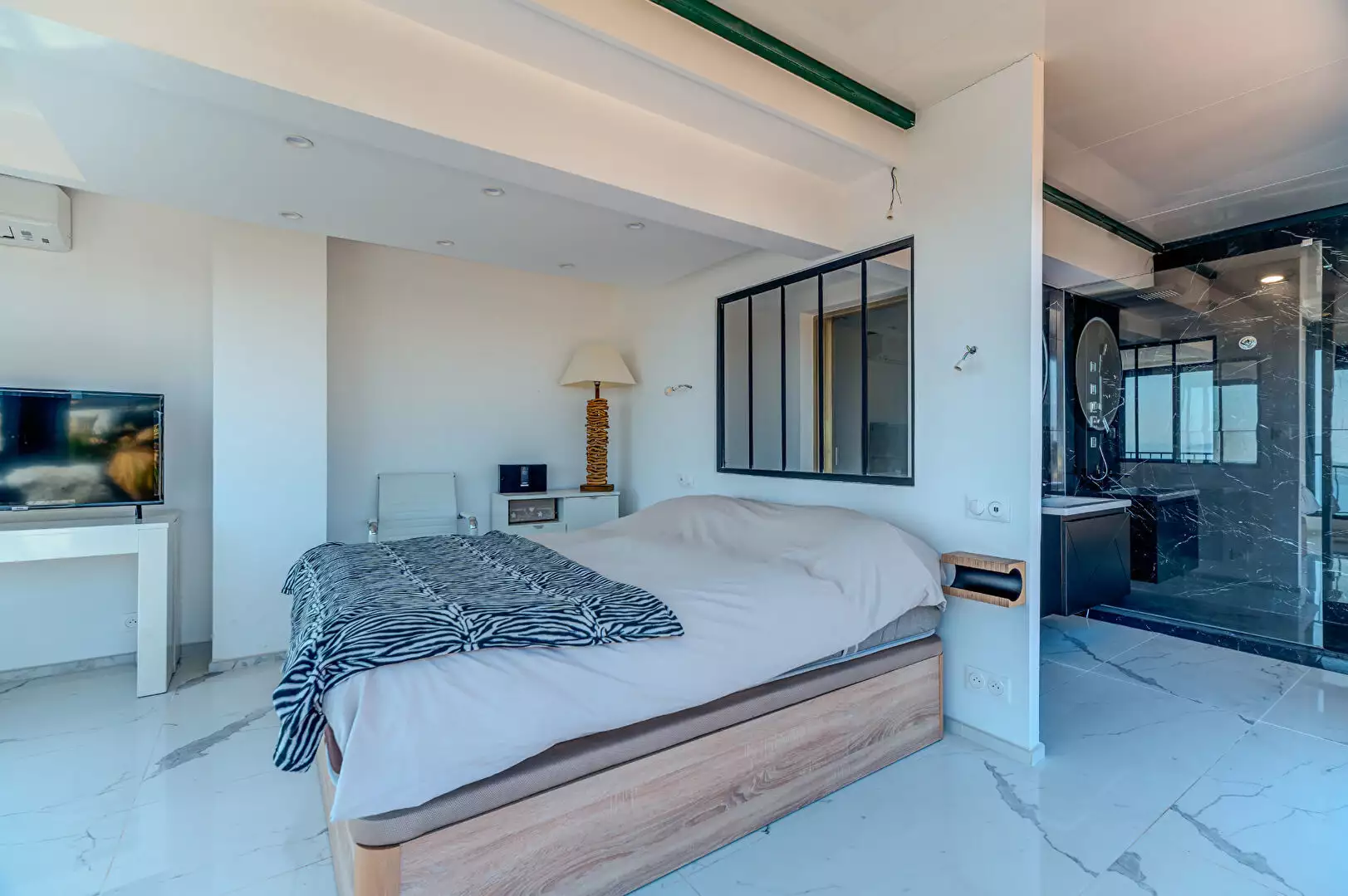 French Cote d'Azur: 3 bedroom duplex for sale in the heart of Nice