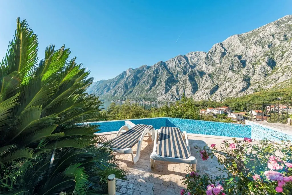 Flat 97m² in Montenegro, Kotor. Priced at 235000€ rent photo-3