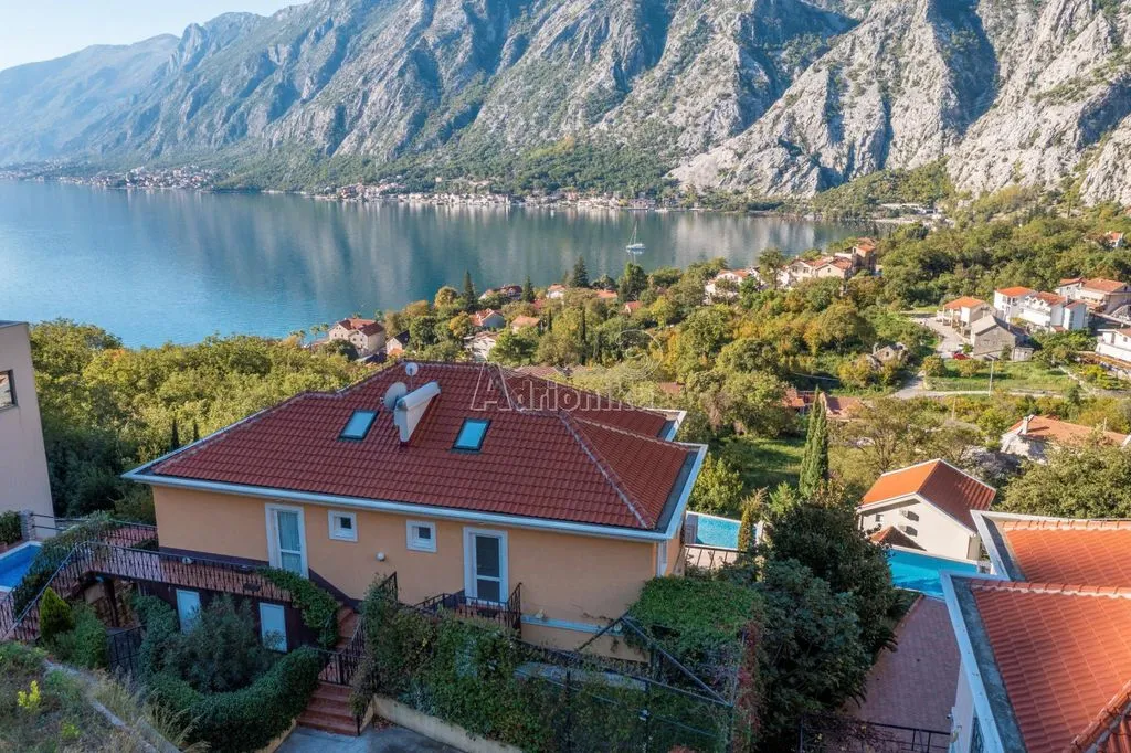 Flat 97m² in Montenegro, Kotor. Priced at 235000€ rent photo-4