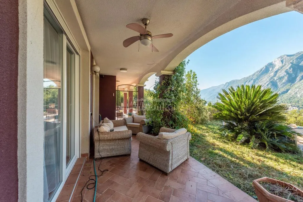 Flat 97m² in Montenegro, Kotor. Priced at 235000€ rent photo-5