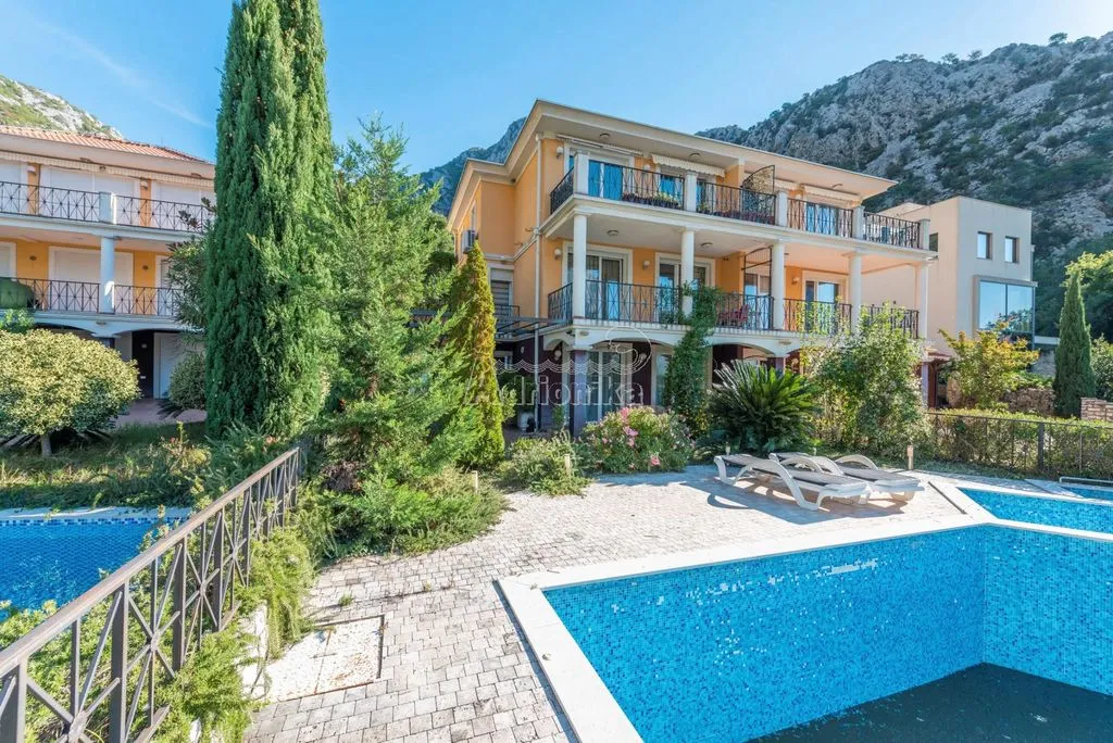 Flat 97m² in Montenegro, Kotor. Priced at 235000€ rent photo-9