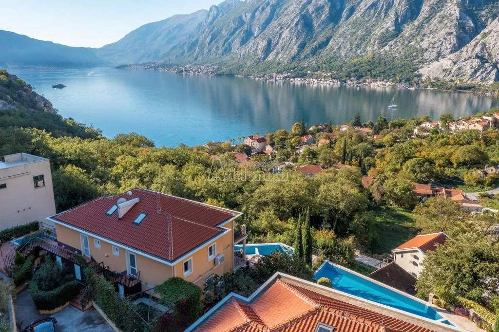 Flat 97m² in Montenegro, Kotor. Priced at 235000€ rent photo-10