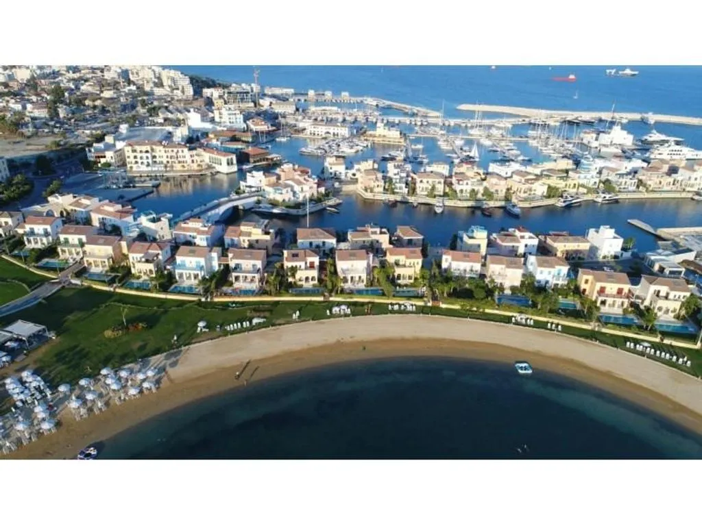 Flat 325m² in Cyprus, Limassol. Priced at 3700000€ rent photo-13