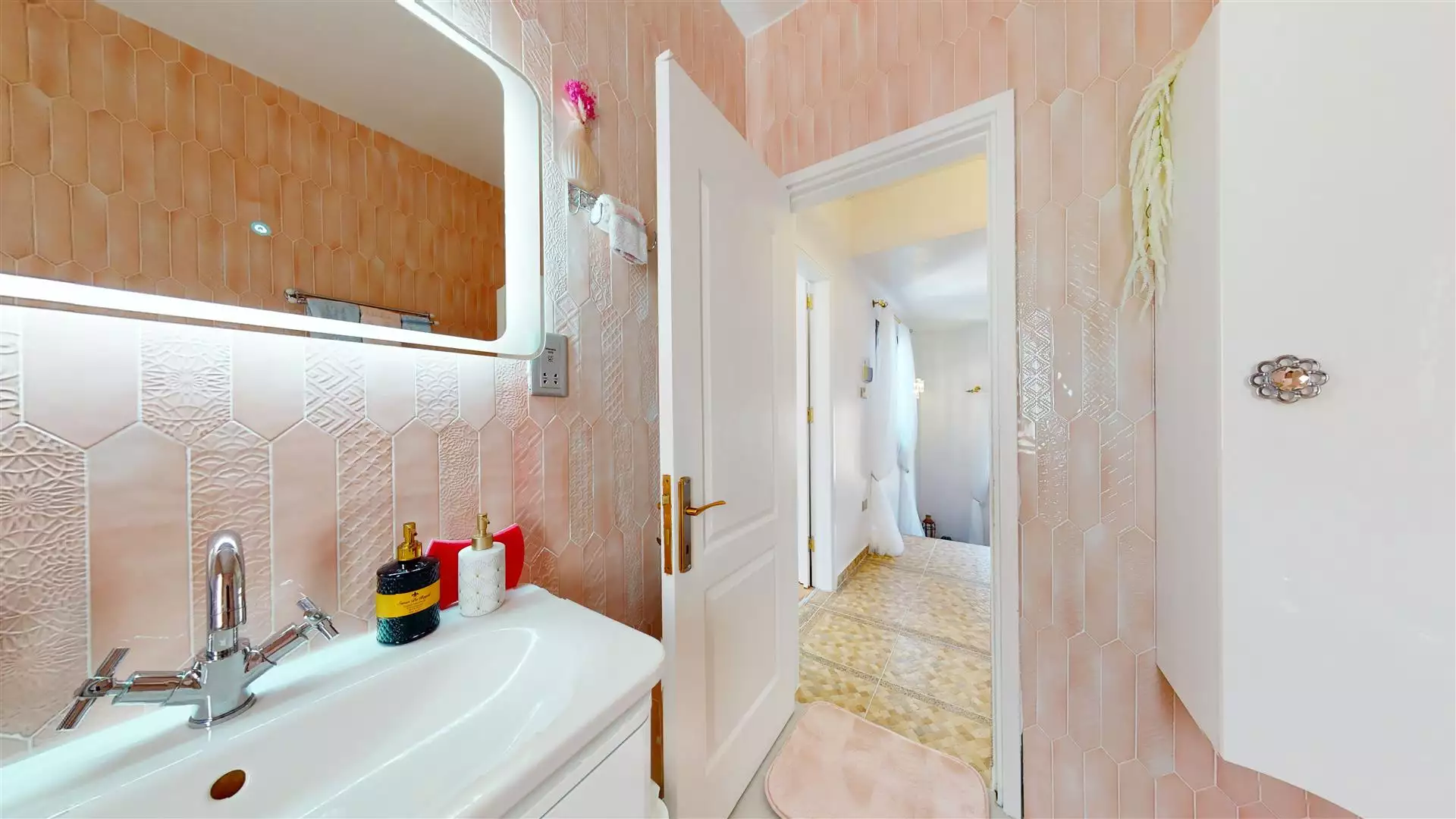 Villa 77m² in Cyprus, Alsanjak. Priced at 375000£ rent photo-40