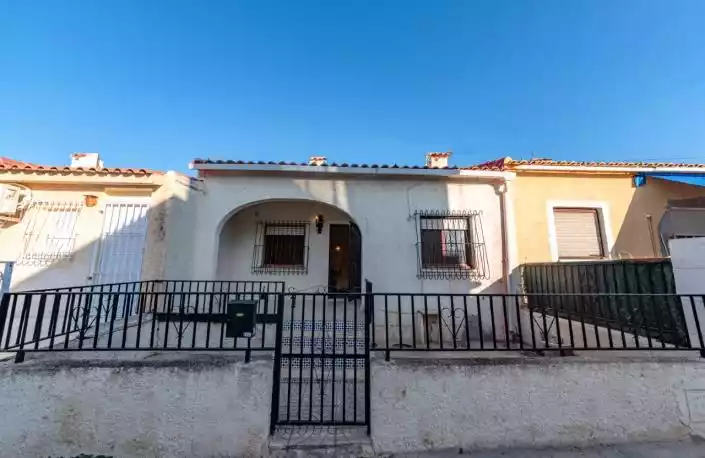 Townhouse 74m² in Spain, La Marina. Priced at 49000€ rent photo-1