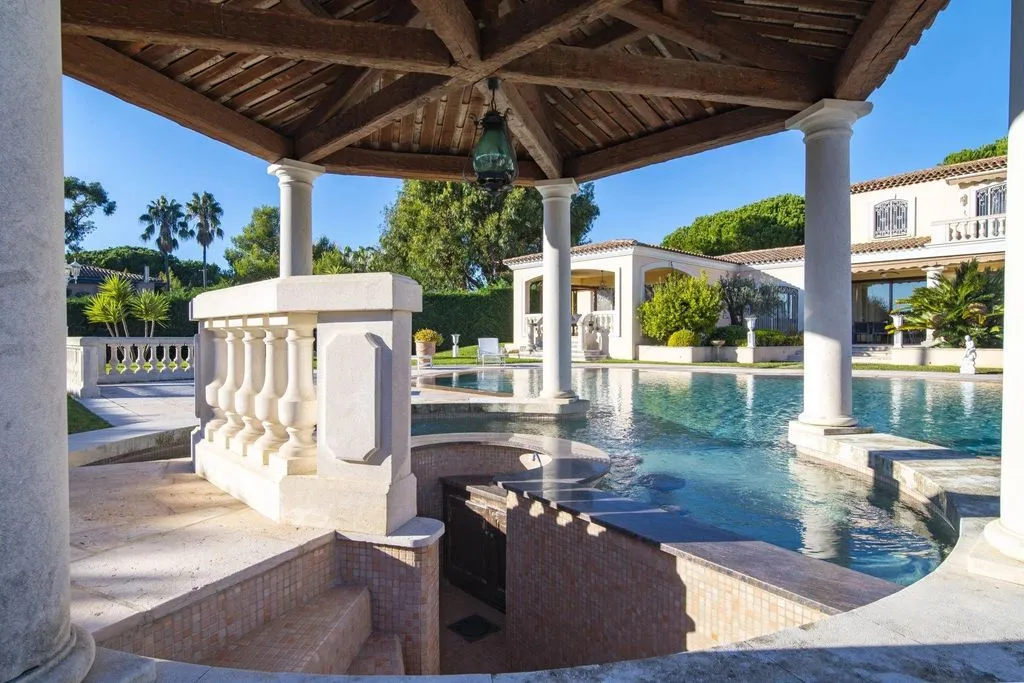 Villa 450m² in Italy, Montignoso. Priced at 8900000€ rent photo-3
