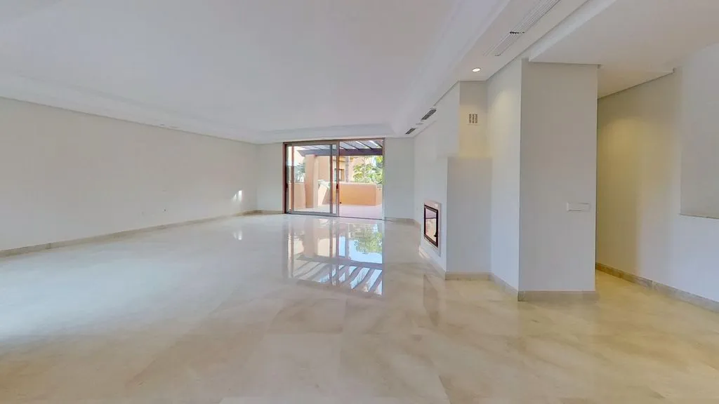 Penthouse 425m² in Spain, Marbella. Priced at 1950000€ rent photo-6