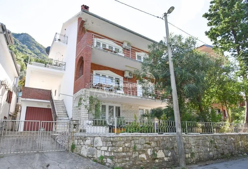 House 378m² in Montenegro, Kotor. Priced at 420000€ rent photo-3