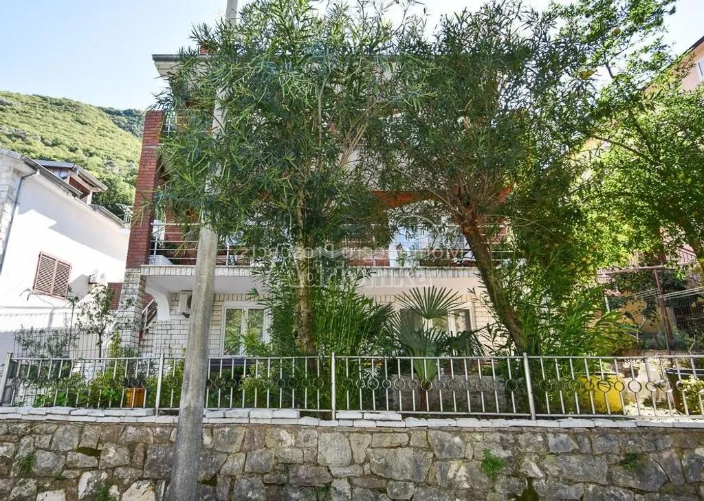 House 378m² in Montenegro, Kotor. Priced at 420000€ rent photo-5