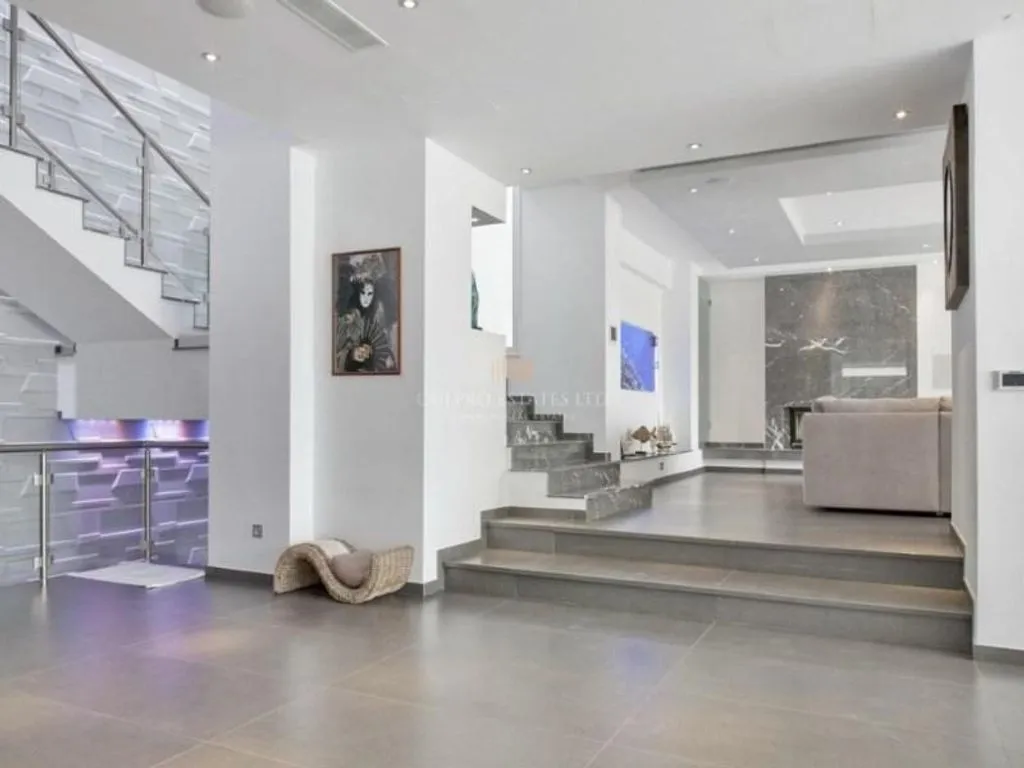 Villa 320m² in Cyprus, Limassol. Priced at 1500000€ rent photo-2