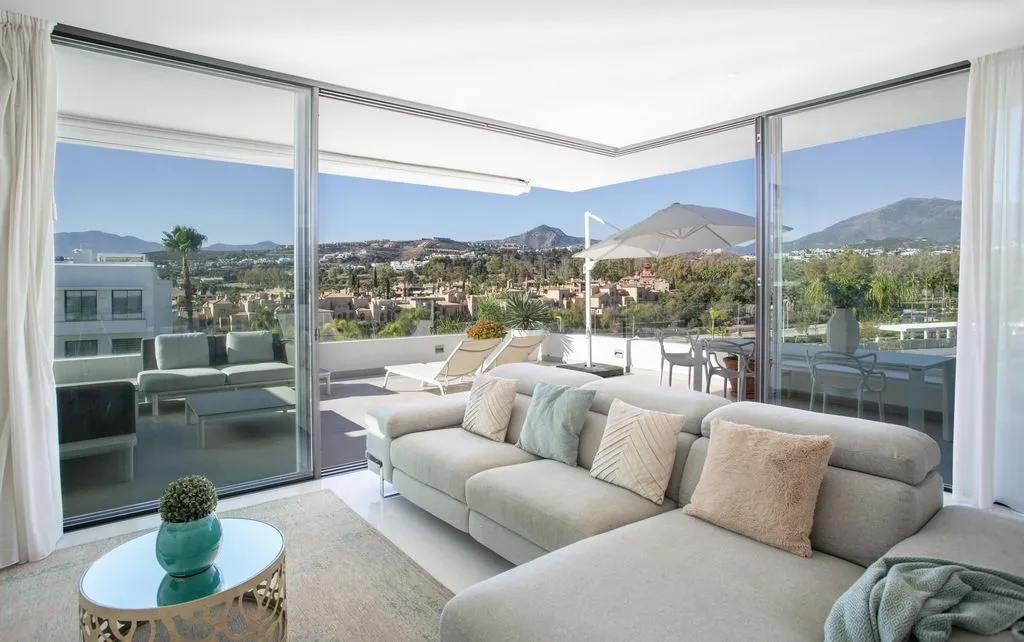 Flat 122m² in USA, Southbury. Priced at 890000€ rent photo-1