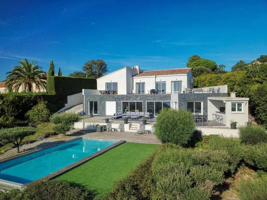 House 267m² in France, Grima. Priced at 3300000€ rent photo-2