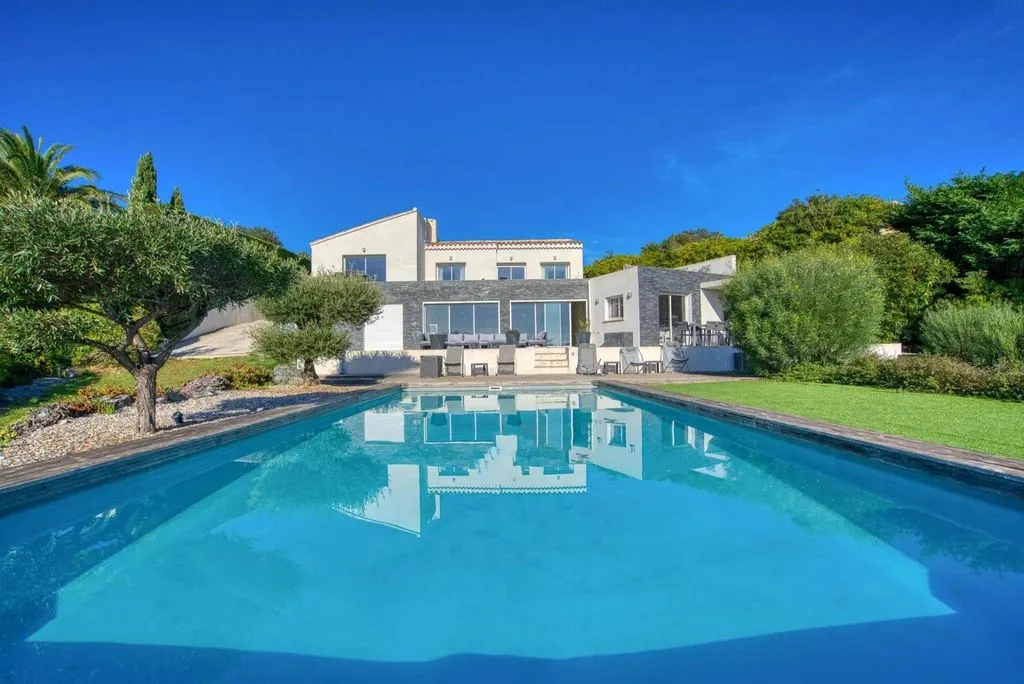 House 267m² in France, Grima. Priced at 3300000€ rent photo-4