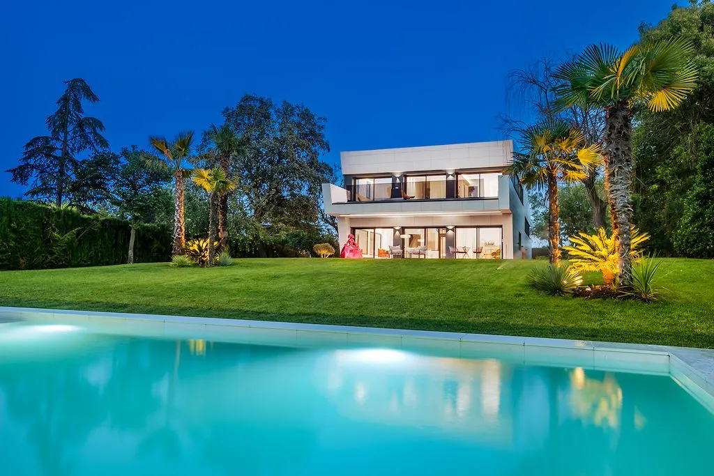 House 1267m² in Portugal, Lisbon. Priced at 7250000€ rent photo-12