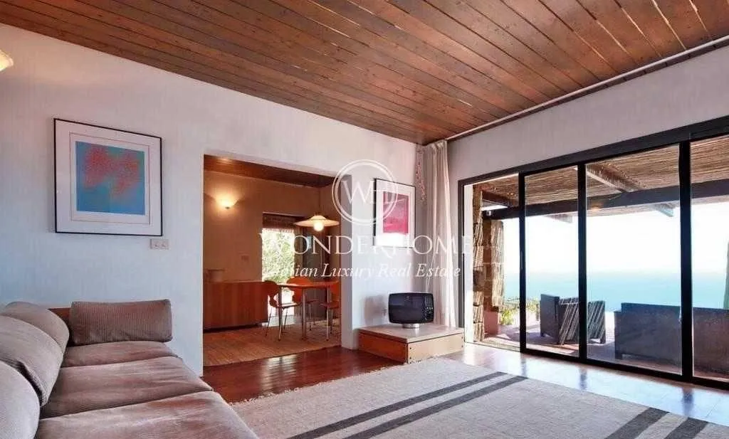 Villa 250m² in Italy, Pantellery. Priced at 1500000€ rent photo-2