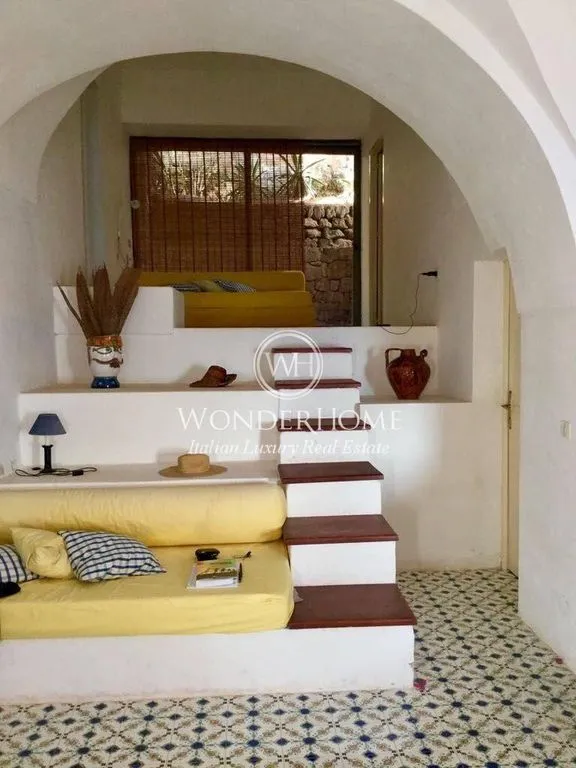 Villa 250m² in Italy, Pantellery. Priced at 1500000€ rent photo-3
