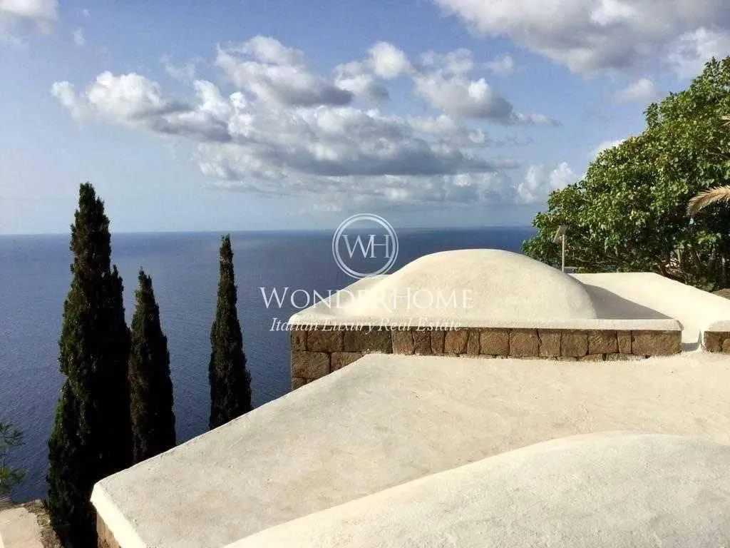 Villa 250m² in Italy, Pantellery. Priced at 1500000€ rent photo-5