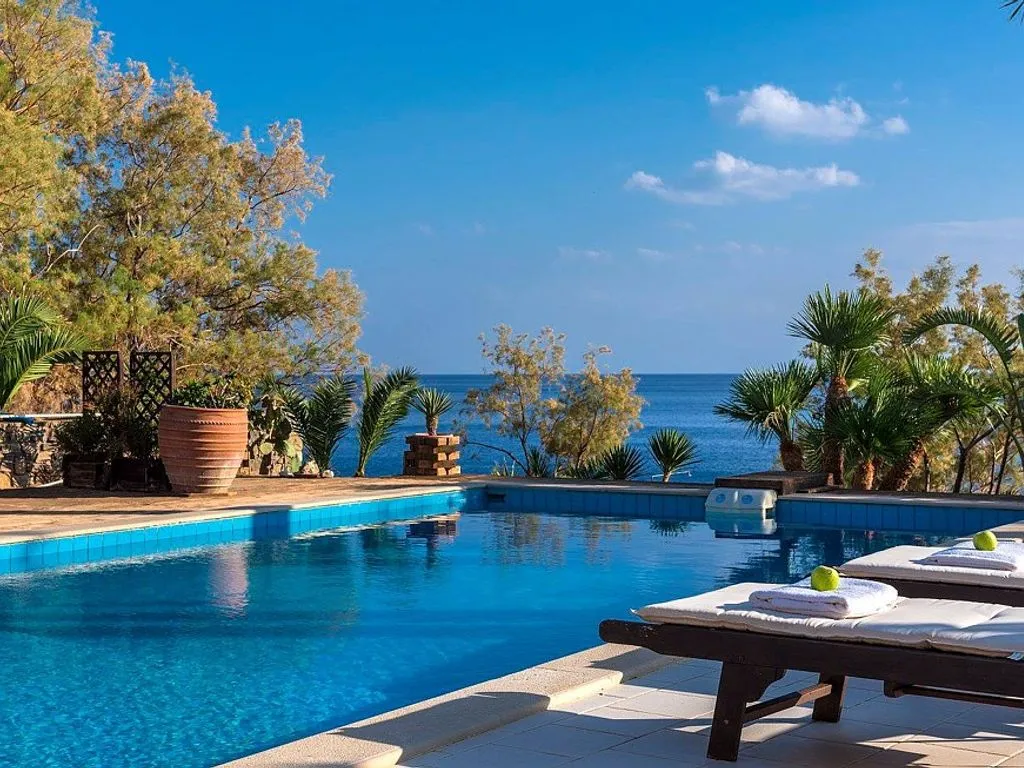 Villa 304m² in Greece, Ierapetra. Priced at 1750000€ rent photo-3