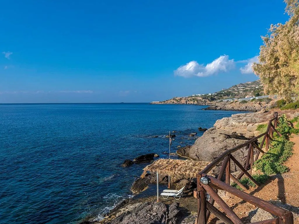 Villa 304m² in Greece, Ierapetra. Priced at 1750000€ rent photo-6
