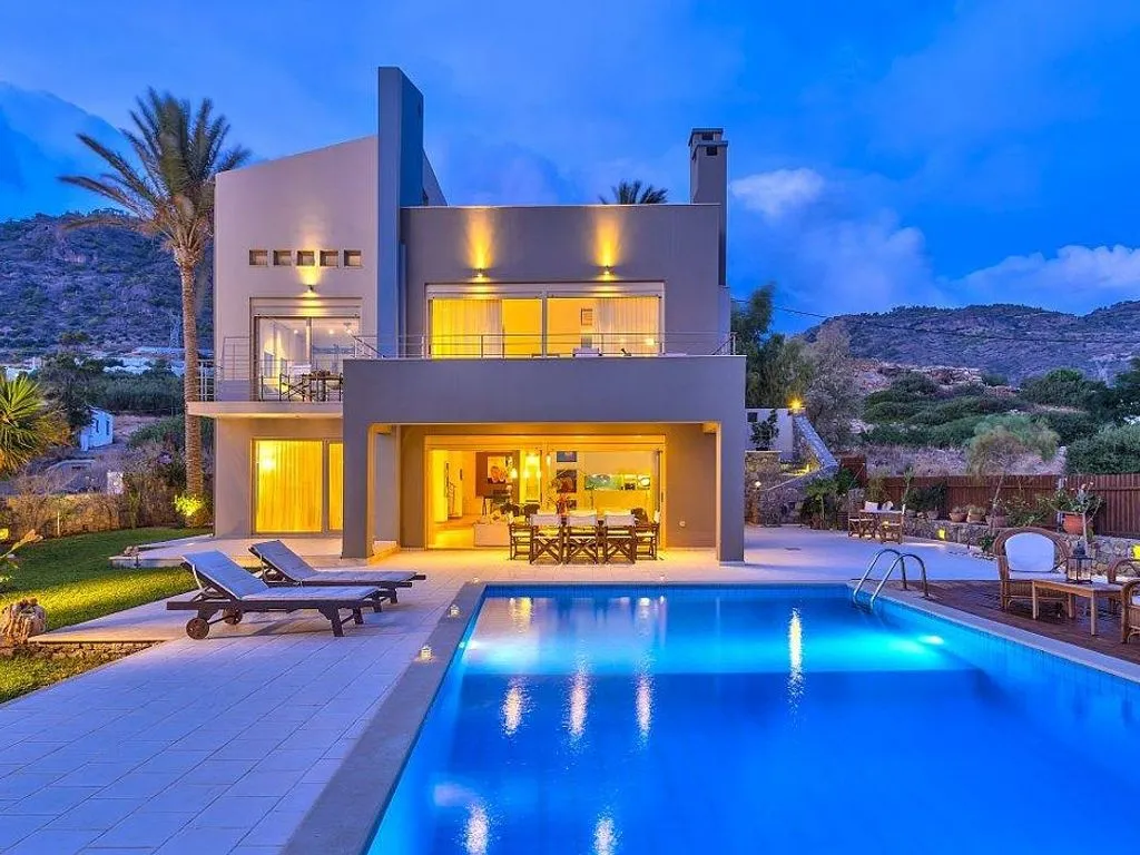 Villa 304m² in Greece, Ierapetra. Priced at 1750000€ rent photo-11