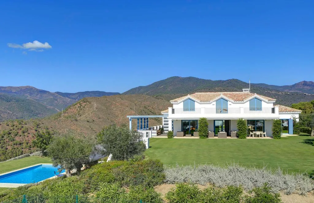 Villa 682m² in Portugal, Oeirash. Priced at 4900000€ rent photo-2