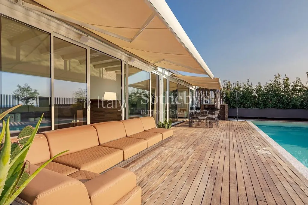 House 450m² in Italy, Milan. Priced at 4600000€ rent photo-5