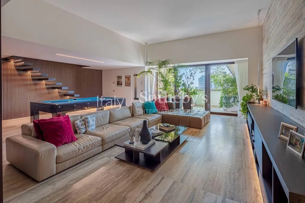 House 450m² in Italy, Milan. Priced at 4600000€ rent photo-6