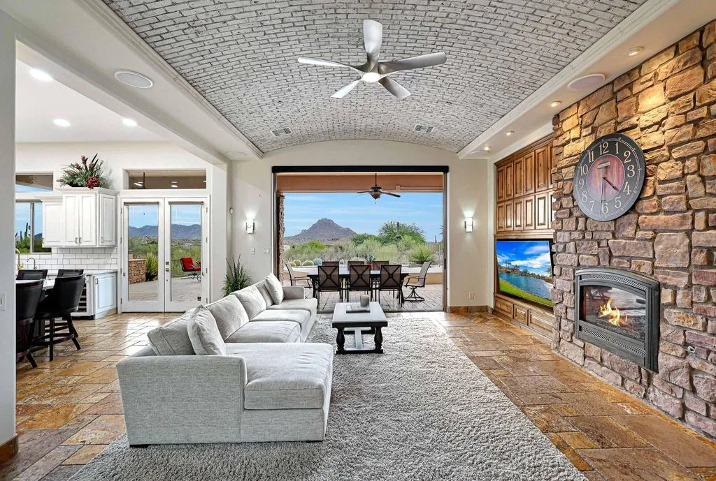 House 275m² in USA, Scottsdale. Priced at 2043100€ rent photo-2