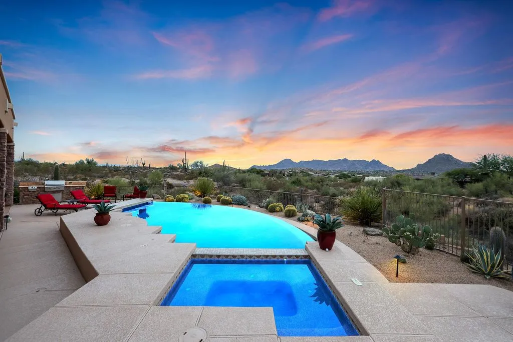 House 275m² in USA, Scottsdale. Priced at 2043100€ rent photo-3