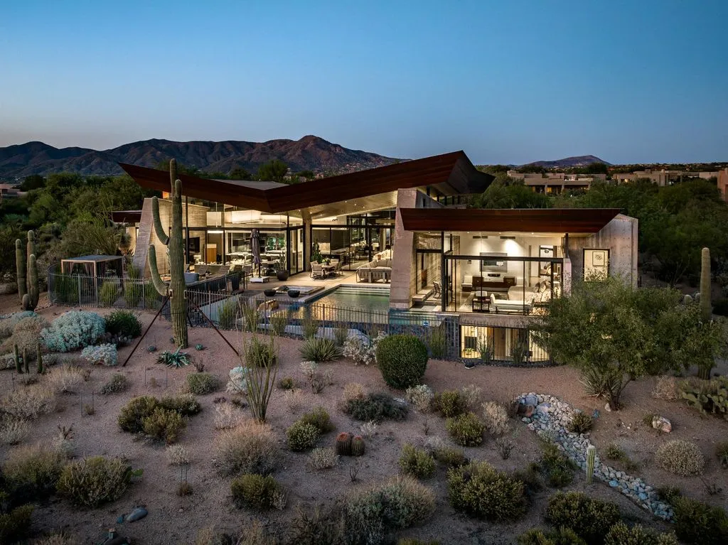 House 275m² in USA, Scottsdale. Priced at 2043100€ rent photo-4