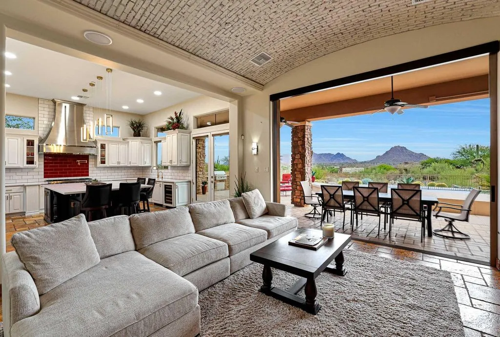 House 275m² in USA, Scottsdale. Priced at 2043100€ rent photo-5