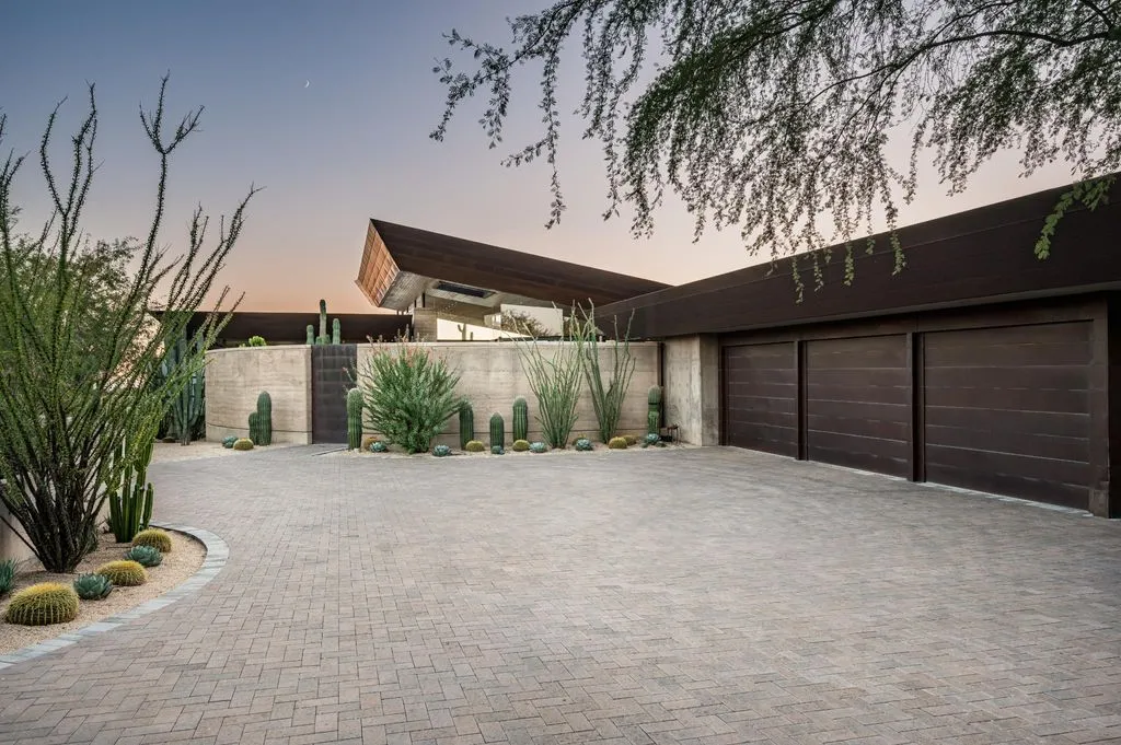 House 275m² in USA, Scottsdale. Priced at 2043100€ rent photo-6
