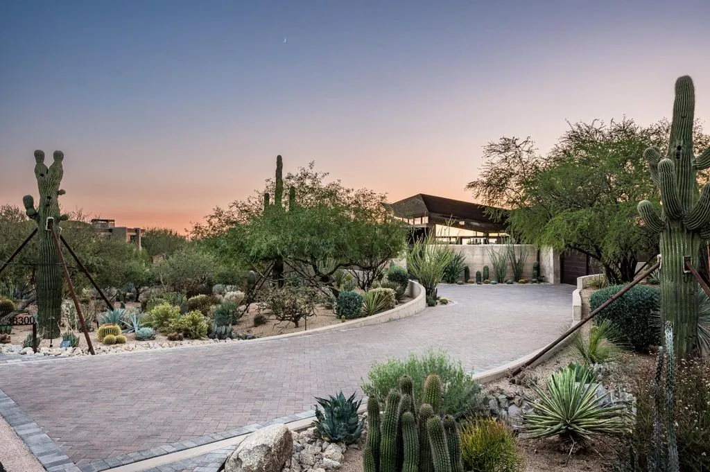 House 275m² in USA, Scottsdale. Priced at 2043100€ rent photo-7