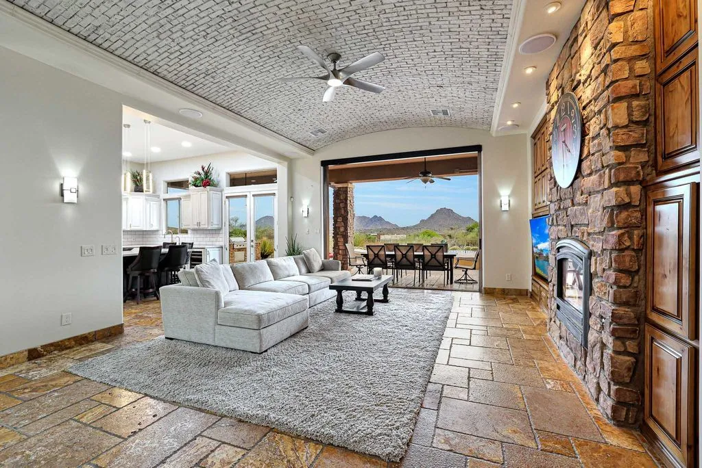 House 275m² in USA, Scottsdale. Priced at 2043100€ rent photo-10