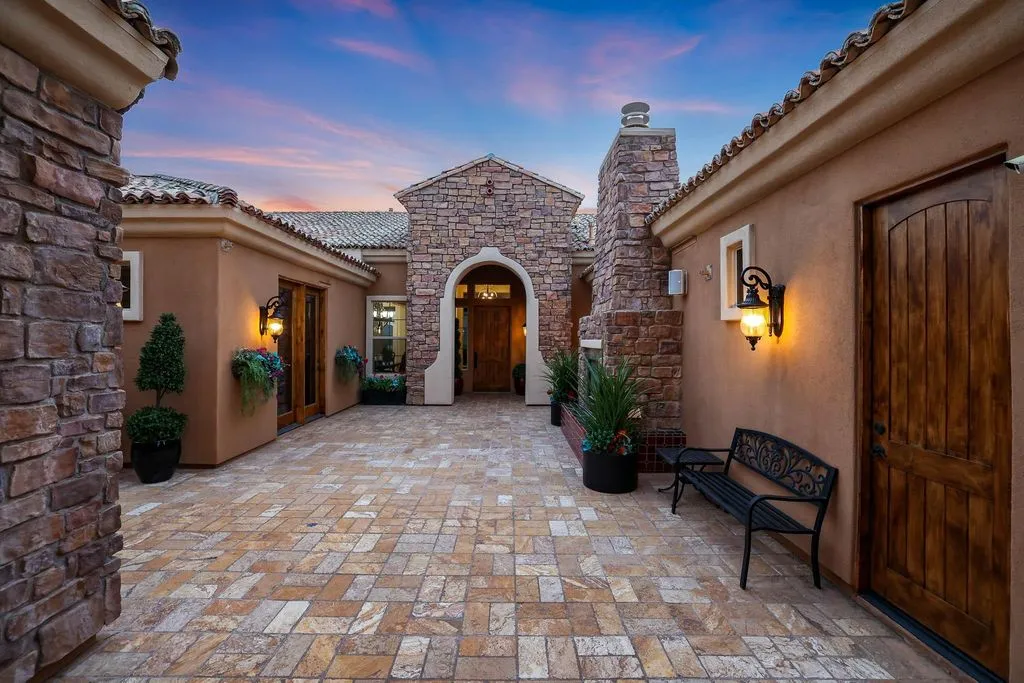 House 275m² in USA, Scottsdale. Priced at 2043100€ rent photo-11