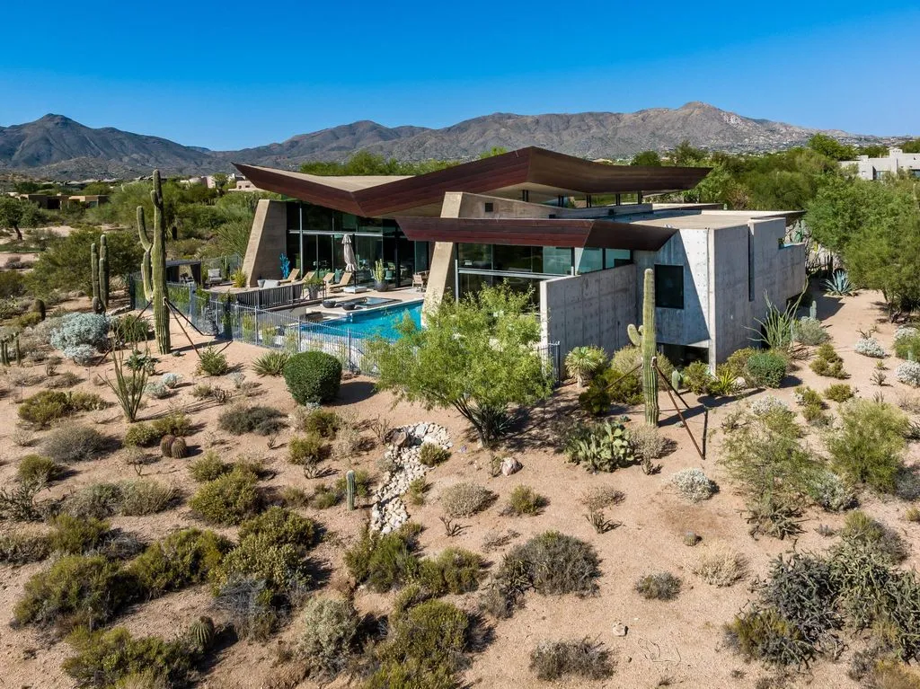 House 275m² in USA, Scottsdale. Priced at 2043100€ rent photo-12