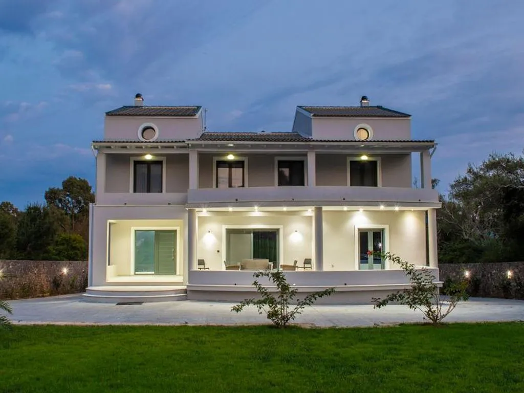 Villa 1000m² in Greece, corfu. Priced at 2000000€ rent photo-3