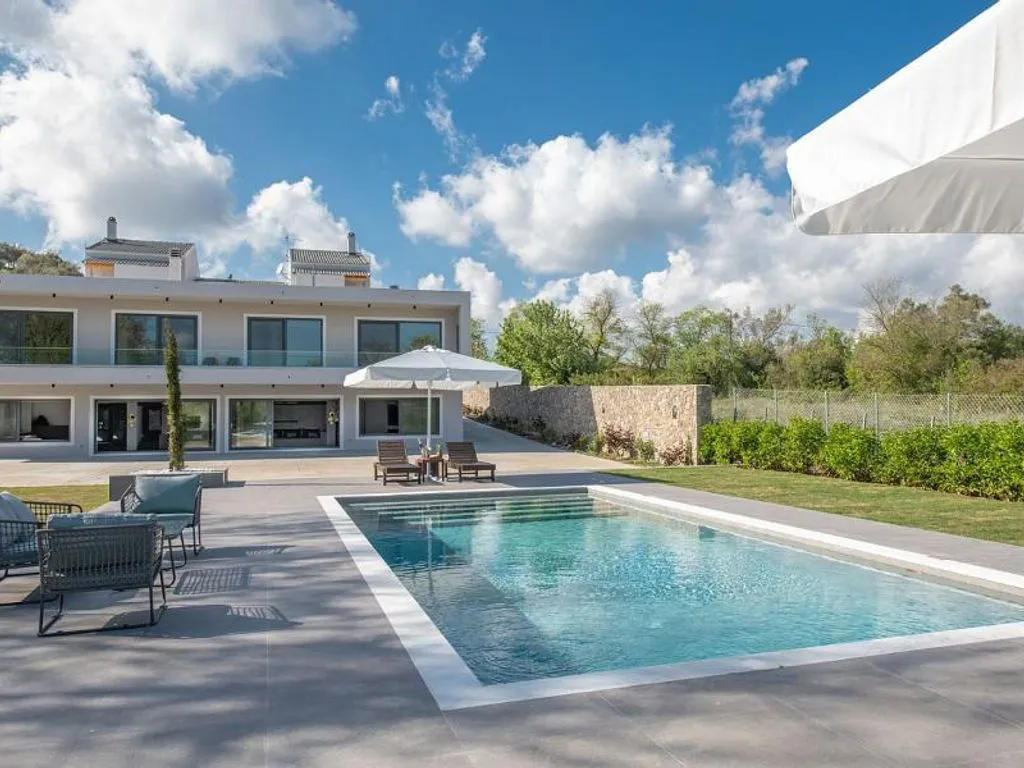 Villa 1000m² in Greece, corfu. Priced at 2000000€ rent photo-5