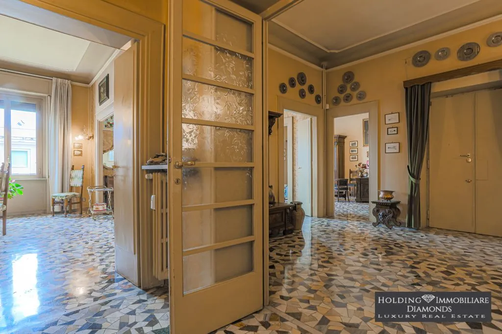 Flat 265m² in Italy, Rome. Priced at 1099000€ rent photo-3
