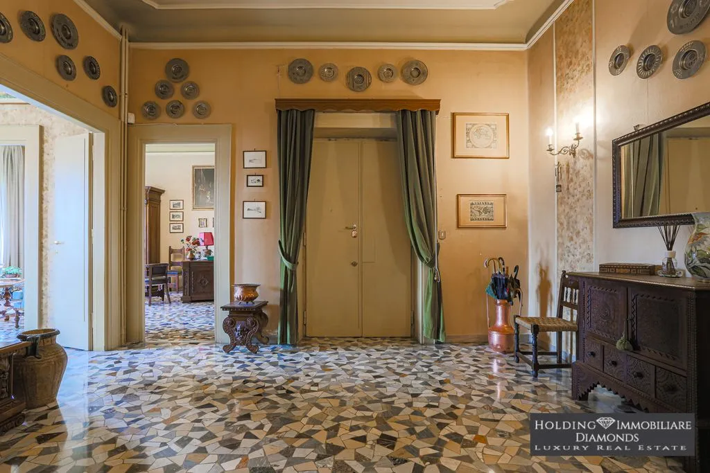 Flat 265m² in Italy, Rome. Priced at 1099000€ rent photo-5