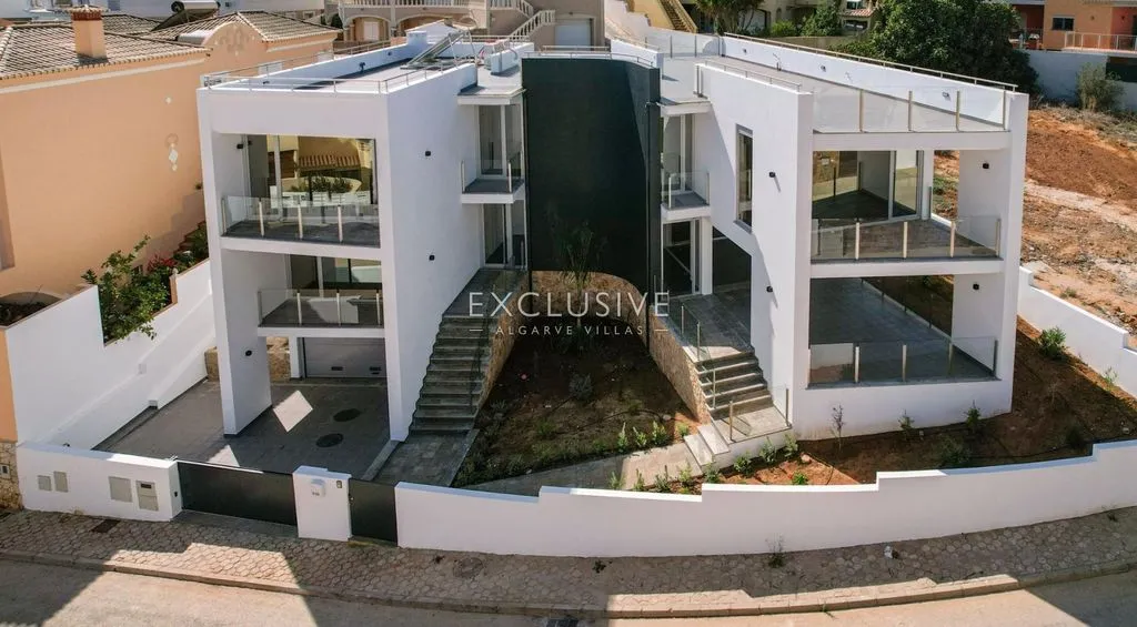 Villa 277m² in Portugal, Lagos. Priced at 1900000€ rent photo-1