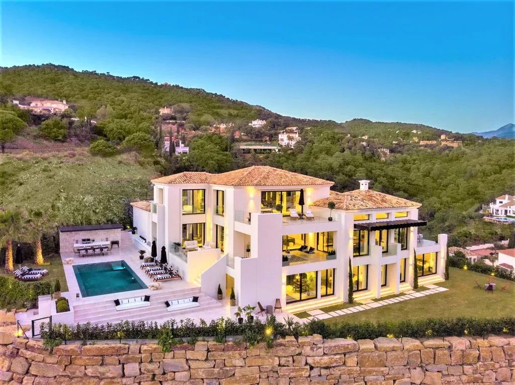 Villa 1080m² in Portugal, Oeirash. Priced at 6750000€ rent photo-2