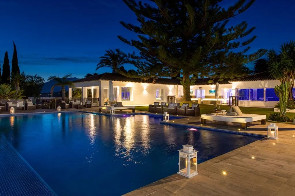 Villa 1054m² in Portugal, Oeirash. Priced at 3500000€ rent photo-2