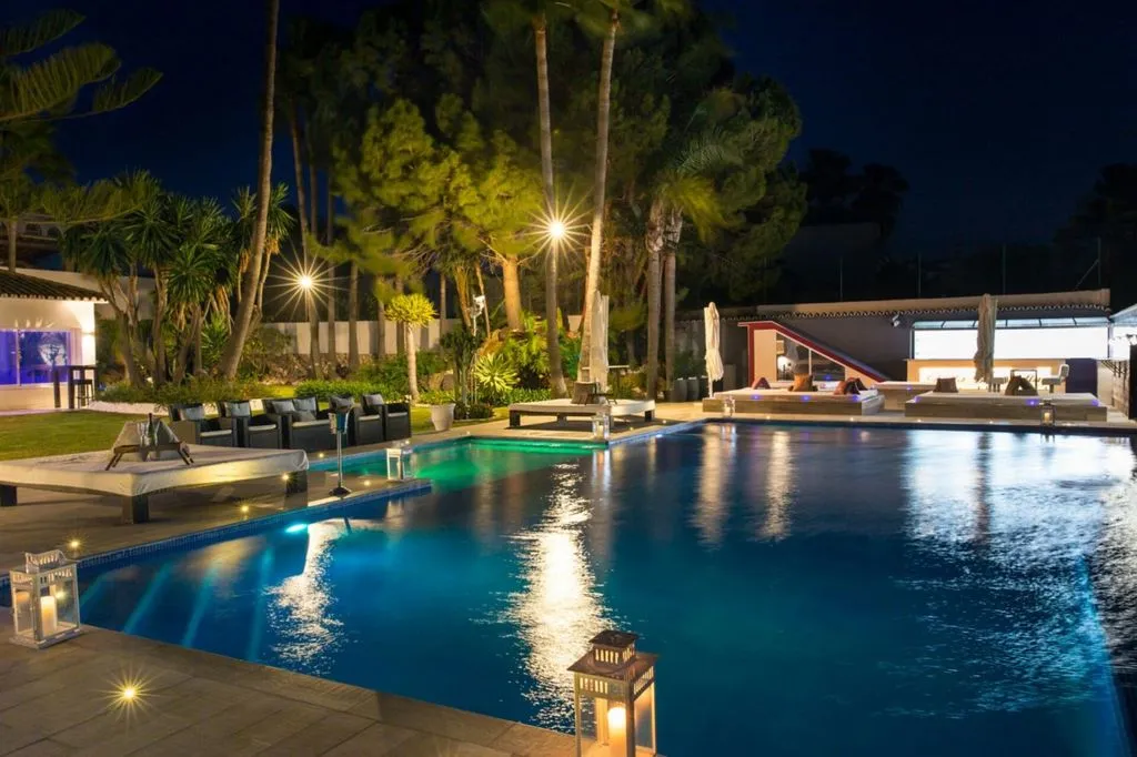 Villa 1054m² in Portugal, Oeirash. Priced at 3500000€ rent photo-3