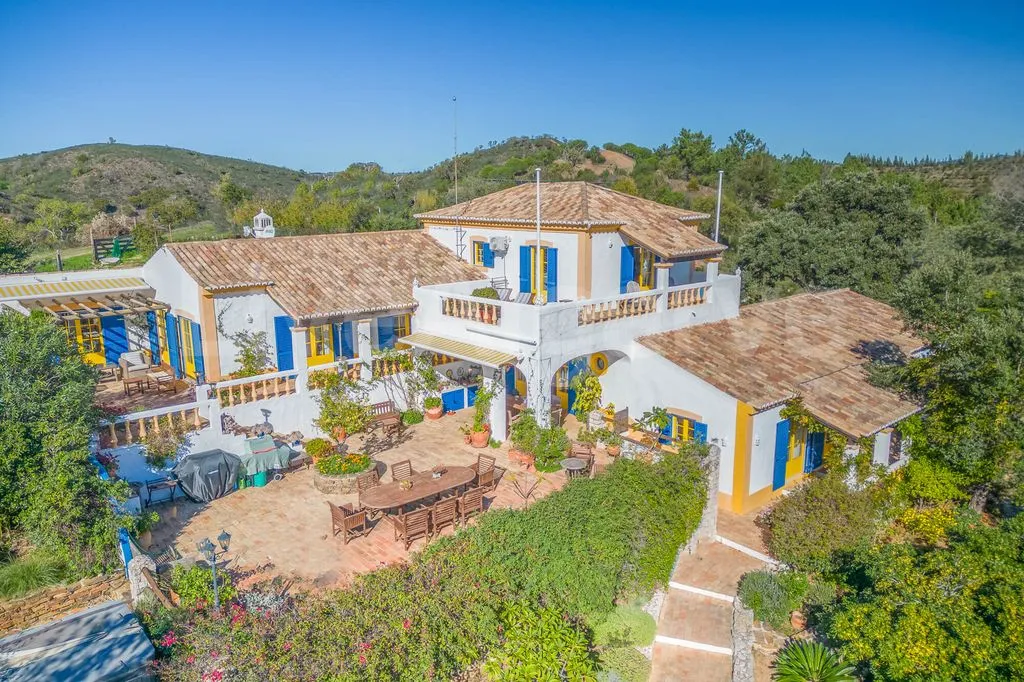 House 416m² in Portugal, Lagos. Priced at 2995000€ rent photo-2