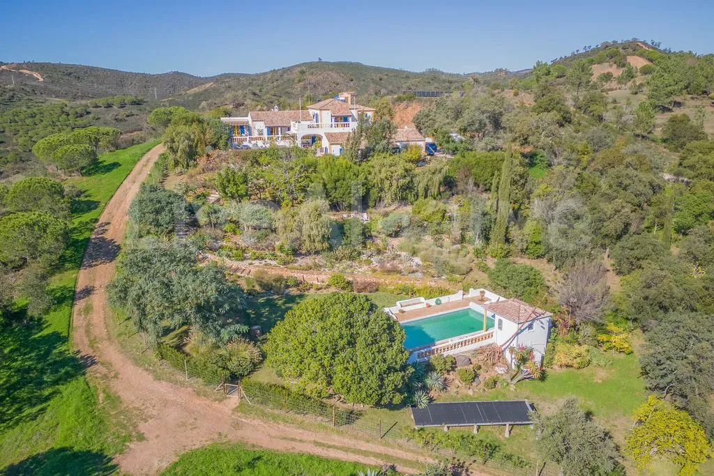 House 416m² in Portugal, Lagos. Priced at 2995000€ rent photo-3